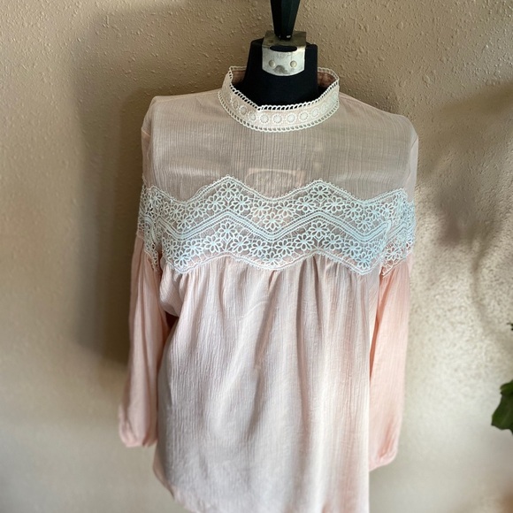 Boho Chic Peach Blouse w Open Crochet Detail - Picture 3 of 8